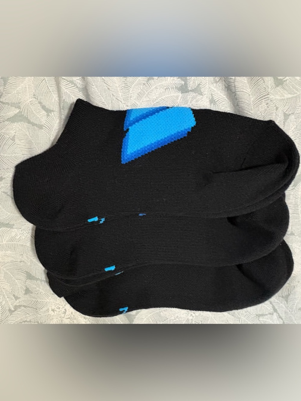 NWOT kids adidas Black Low-Cut Socks with Bright Blue Chevron - 3 Pack